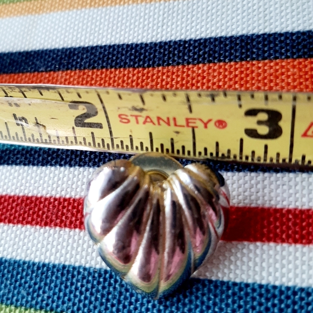 SILVER TONED HEART EARRINGS - Picture 4 of 5